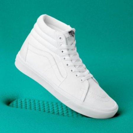 Vans | Men's Classic Comfycush Sk8-Hi (Classic) True White