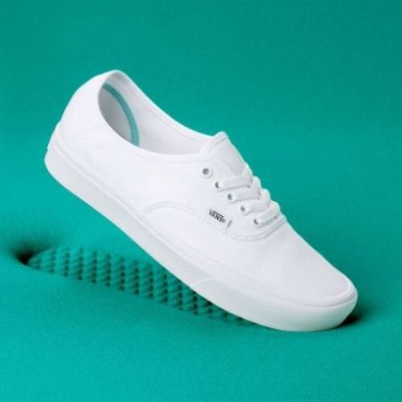 Vans | Men's Classic ComfyCush Authentic (Classic) True White